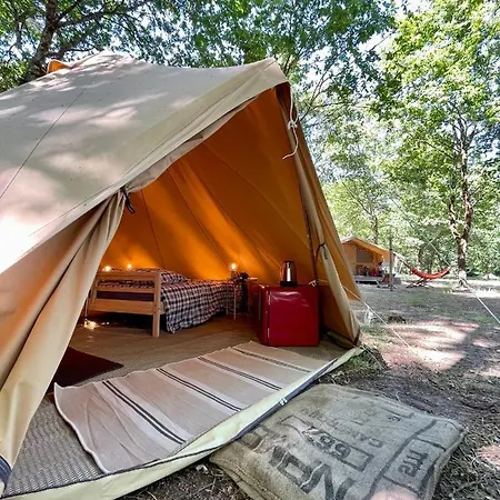 Campo de lujo Tente Indiana Chênes - La Téouleyre